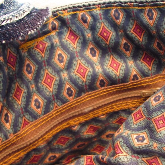 Upcycled jeans oversized bag, over the sholder bag, Made in Canada - Picture 6 of 7